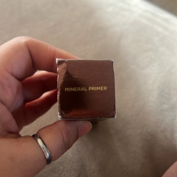 Hourglass Veil Mineral Primer - Picture 8 of 10